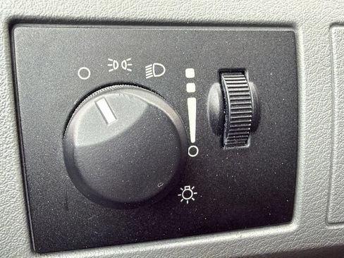 Used 2010 Dodge Grand Caravan SE w/ Climate Group FWD image 32