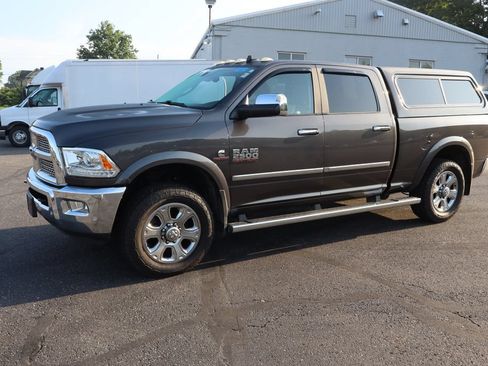Used 2018 RAM 2500 Laramie AWD/4WD image 2