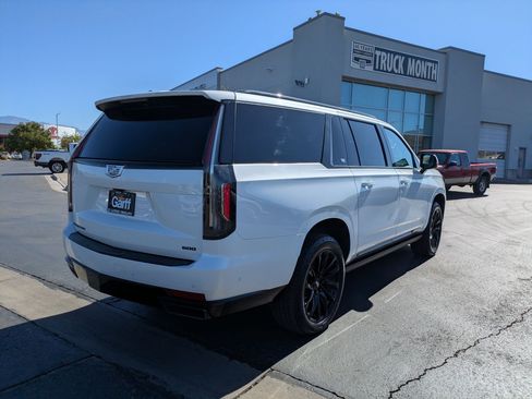 Used 2022 Cadillac Escalade ESV Sport w/ Touring Package AWD/4WD image 3