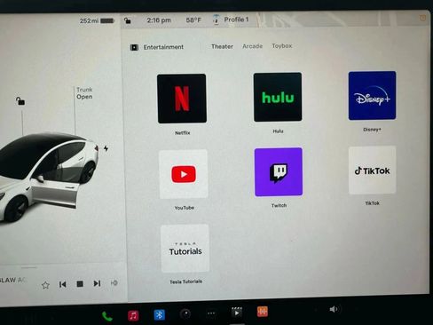 Used 2023 Tesla Model 3 Standard Range image 18