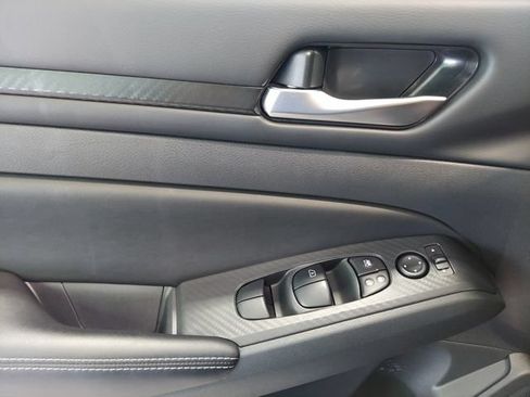 Used 2025 Nissan Altima 2.5 SV FWD image 11