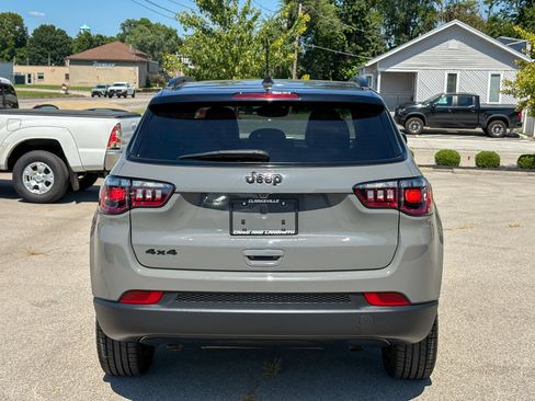 Used 2023 Jeep Compass Latitude w/ Sun and Sound Group AWD/4WD image 10