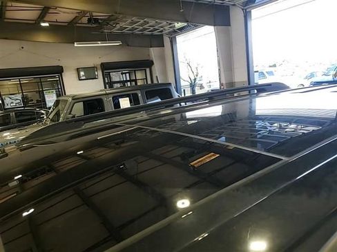 Used 2015 Ford Explorer XLT w/ Equipment Group 202A image 8