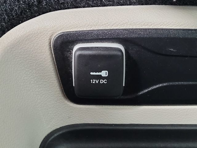 Used 2023 Chrysler Pacifica Touring-L FWD image 13