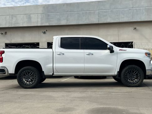 Used 2022 Chevrolet Silverado 1500 LTZ AWD/4WD image 9