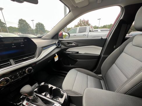 New 2025 Chevrolet Trax LT w/ Driver Confidence Package image 10