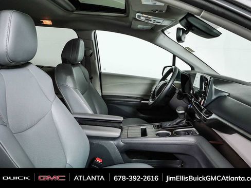 Used 2024 Toyota Sienna XLE FWD image 22