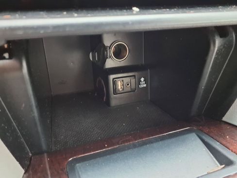 Used 2012 Toyota Camry XLE FWD image 8