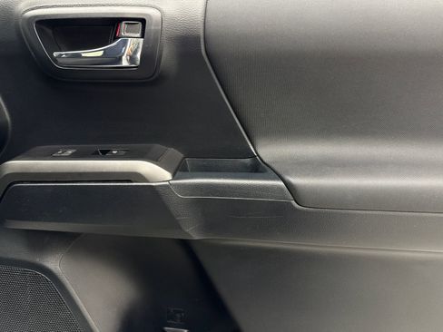 Used 2018 Toyota Tacoma TRD Off-Road image 46