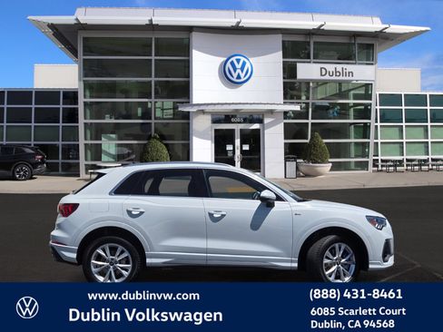 Used 2024 Audi Q3 2.0T Premium w/ Convenience Package AWD/4WD image 3
