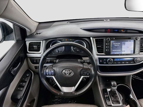 Used 2018 Toyota Highlander XLE FWD image 23