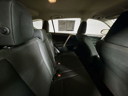 Used 2018 Toyota RAV4 LE FWD image 24