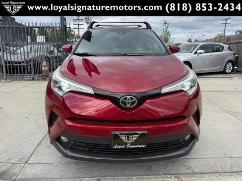 Used 2018 Toyota C-HR XLE FWD image 2