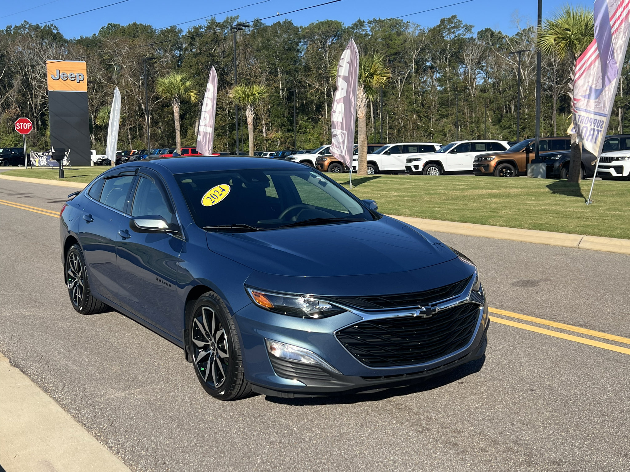 Used 2024 Chevrolet Malibu RS FWD image 1