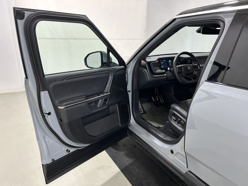 Used 2023 Rivian R1S Adventure AWD/4WD image 16