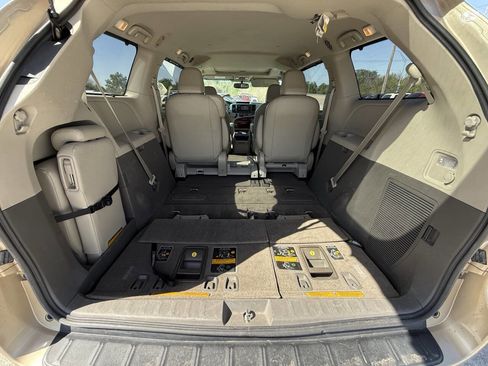 Used 2013 Toyota Sienna XLE FWD image 18