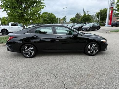 Used 2024 Hyundai Elantra Limited FWD image 4