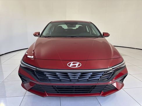 Used 2025 Hyundai Elantra Hybrid FWD image 8