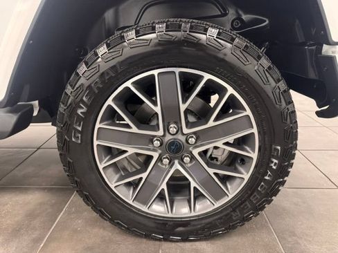 Used 2024 Jeep Wrangler High Altitude AWD/4WD image 25