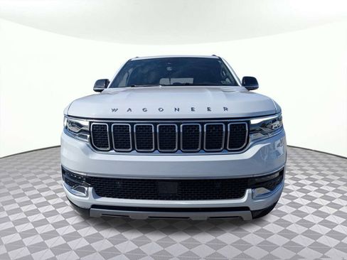 Used 2025 Jeep Wagoneer L Series II w/ 8-pass Seating Package image 8