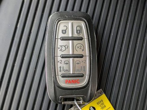Used 2023 Chrysler Pacifica Touring-L FWD image 34
