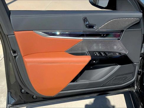 New 2025 BMW i7 xDrive60 image 10