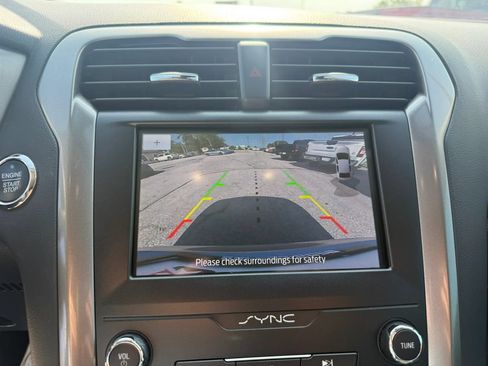 Used 2020 Ford Fusion SE FWD image 20