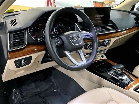 Used 2023 Audi Q5 2.0T Premium w/ Convenience Package image 17