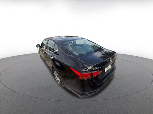 Used 2023 Nissan Altima 2.5 S FWD image 8