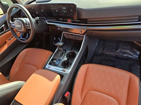 Used 2025 Kia Carnival SX w/ SX Dark Edition Package image 16