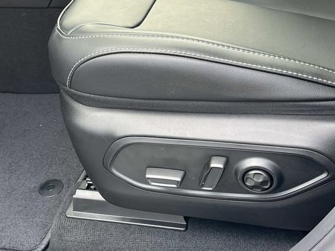 New 2025 Jeep Grand Cherokee Limited w/ Black Appearance Package image 24