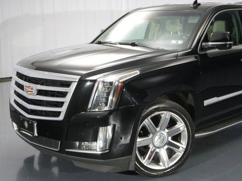 Used 2020 Cadillac Escalade Luxury image 6