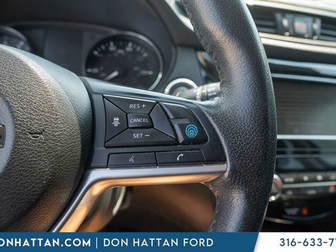 Used 2019 Nissan Rogue SL FWD image 11