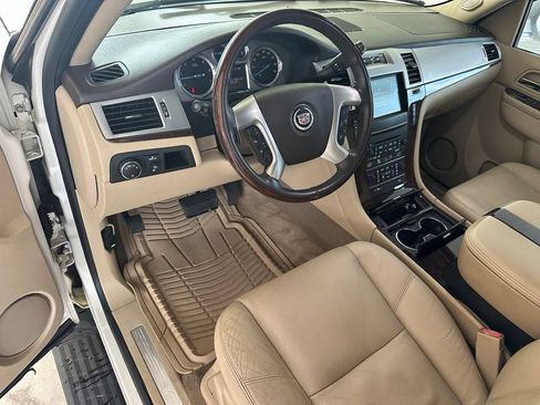 Used 2011 Cadillac Escalade Premium RWD image 9