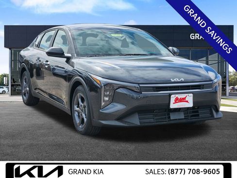 New 2026 Kia K4 LXS image 2