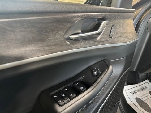 Used 2022 Jeep Grand Cherokee L Limited image 14