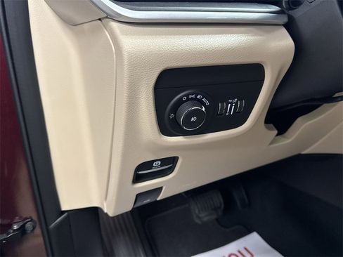 Used 2025 Jeep Grand Cherokee Limited image 16