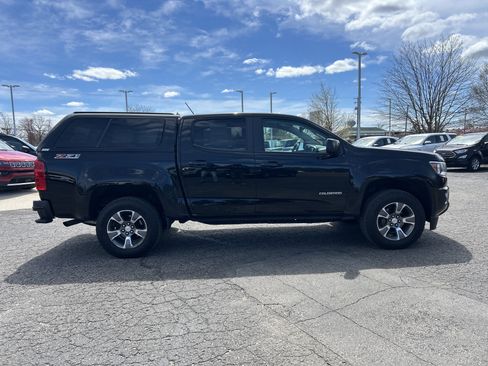 Used 2017 Chevrolet Colorado Z71 AWD/4WD image 3