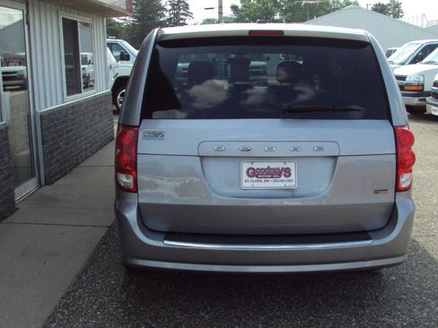Used 2016 Dodge Grand Caravan SE image 7