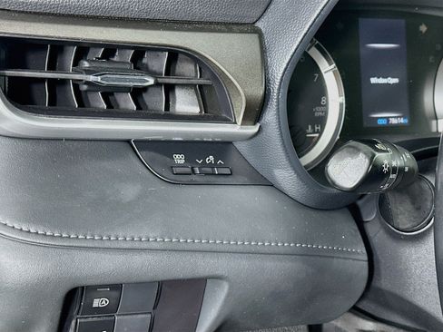Used 2022 Toyota Highlander LE FWD image 17