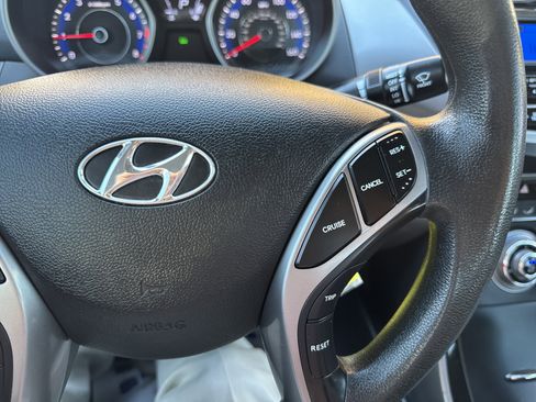 Used 2013 Hyundai Elantra GLS w/ Preferred Pkg image 19