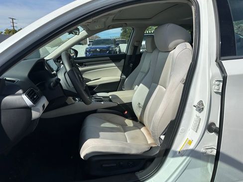 Used 2020 Honda Accord EX image 8