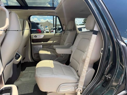 Used 2021 Lincoln Navigator Reserve w/ Luxury Package AWD/4WD image 18