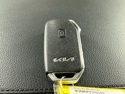 Used 2022 Kia Telluride LX image 30