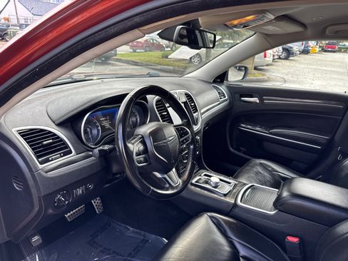 Used 2021 Chrysler 300 Touring L image 12