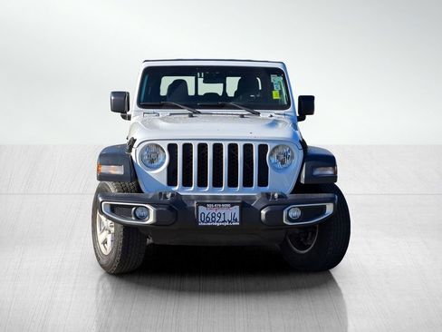 Used 2023 Jeep Gladiator Sport image 2