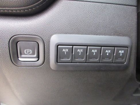 Certified 2022 Chevrolet Silverado 2500 LT w/ Convenience Package image 27