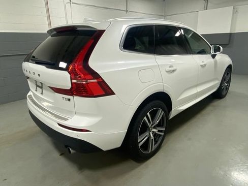 Used 2021 Volvo XC60 T5 Momentum w/ Premium Package AWD/4WD image 3