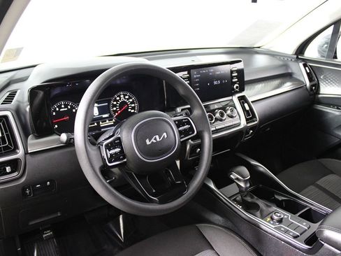 Used 2023 Kia Sorento LX image 28