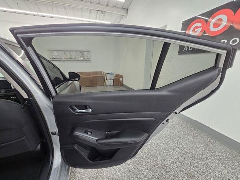 Used 2020 Nissan Altima 2.5 S FWD image 29